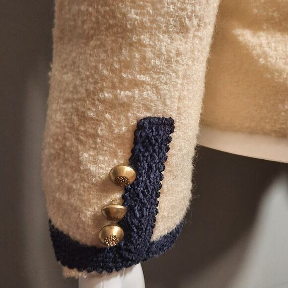 VINTAGE Woolmark Cream Wool Bouclé Jacket w/ Navy Trim & Gold Crest Buttons 10 - Picture 13 of 14